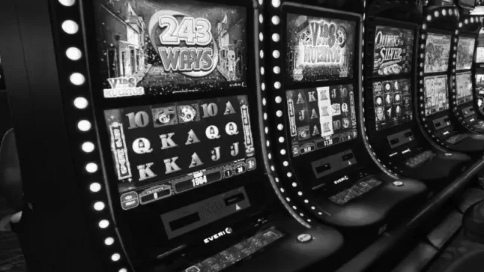 Header-row-of-slot-machines-in-Las-Vegas-casino-Top-Vegas-themed-slots-1024x630 (2)